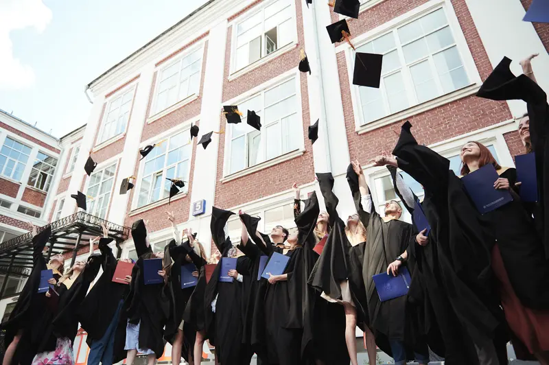 الجامعة الوطنية للبحوث "المدرسة العليا للاقتصاد"